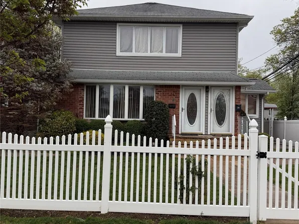 26 S Grand St, Westbury, NY 11590