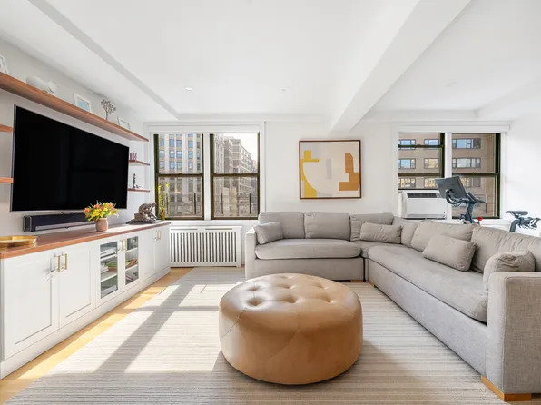 60 East 9th Street image 1 of 30