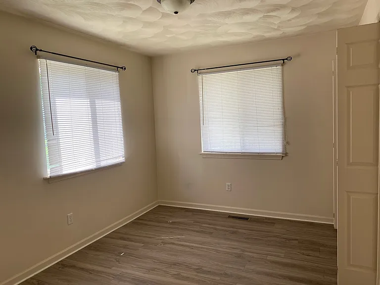 604 Forest St — Photo 5