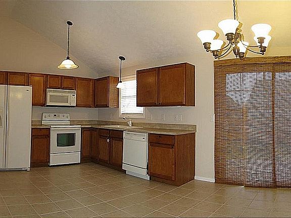 4th image of 2701 Bonaire Dr