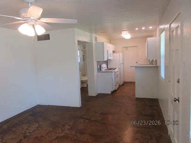 223 W Turney Ave — Photo 2