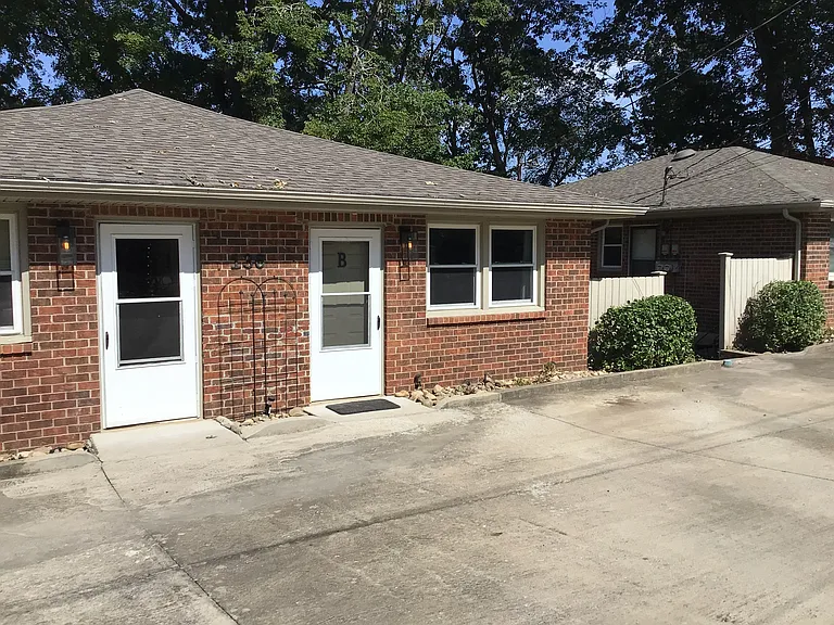 136 Vandiver Dr #B — Photo 1