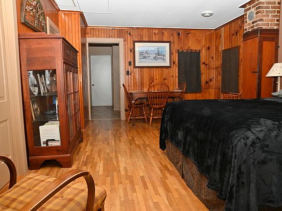 3rd image of 4948 110th St