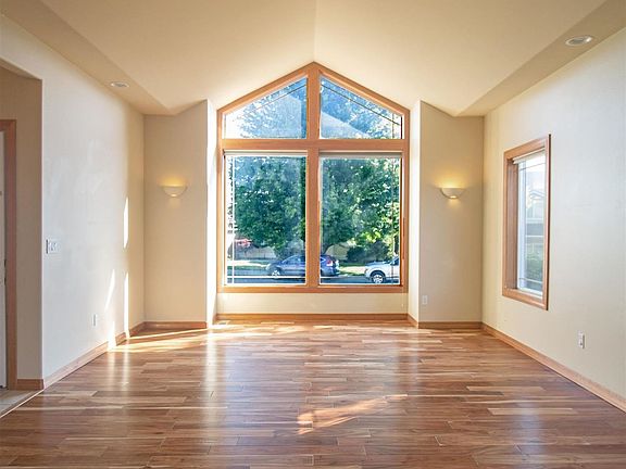 4th image of 2763 Leopold Ln