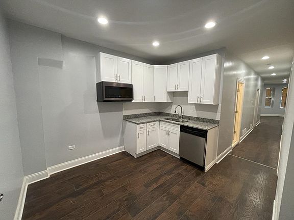 4th image of 3951 W Flournoy St #2