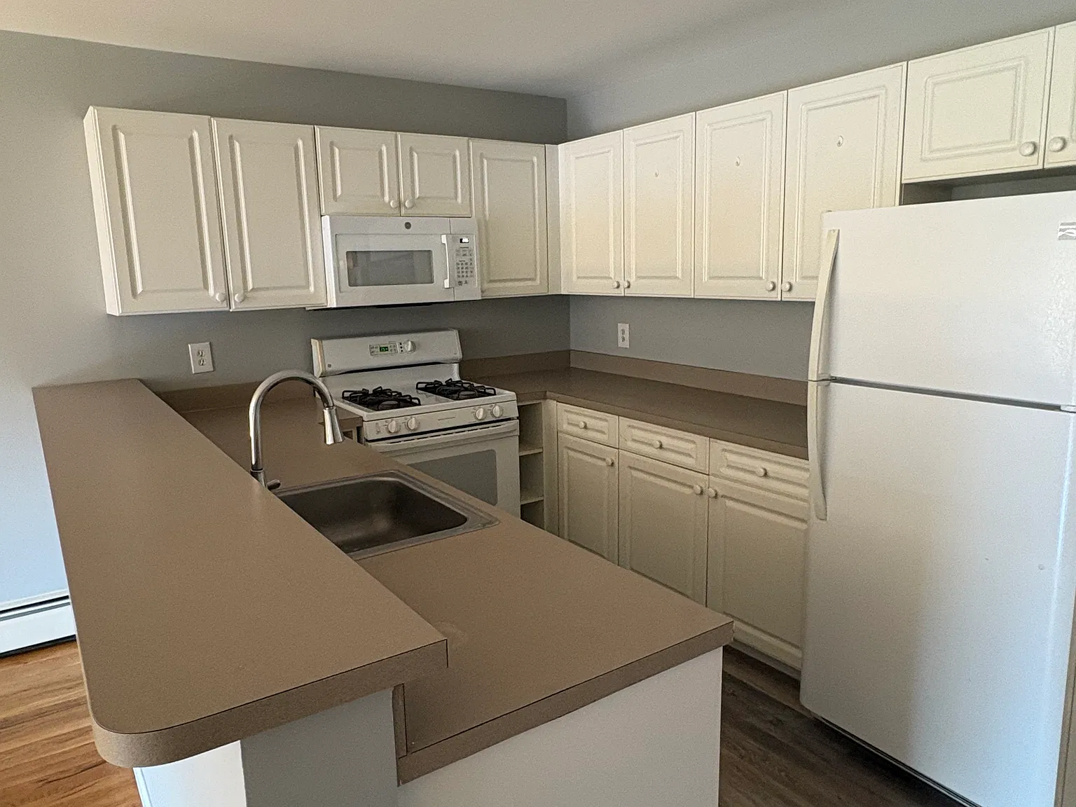 2 bed, 1200 sqft, $2,700 — Photo 2