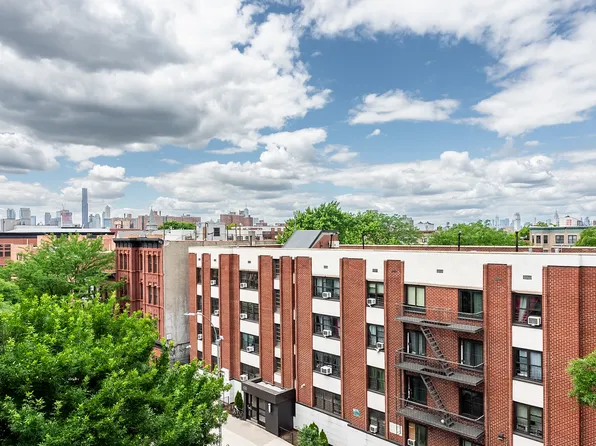 422 1/2 Gates Avenue image 16 of 22