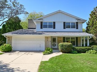 2347 N 100th St, Wauwatosa, WI 53226