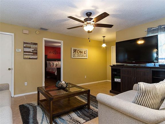 4th image of 117 W Cedarwood Cir