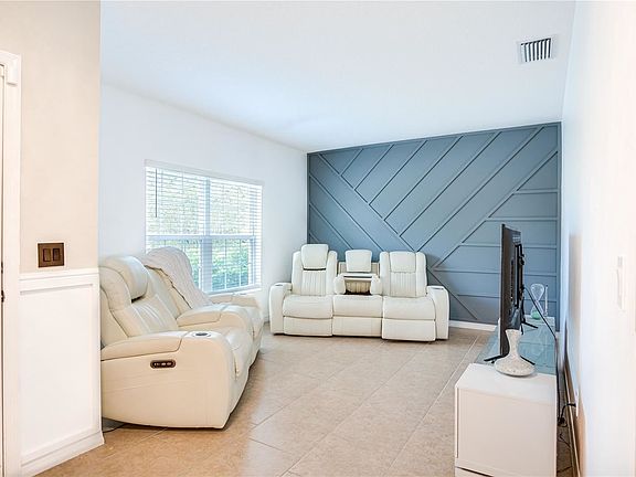 4th image of 5528R Windsong Oak Dr