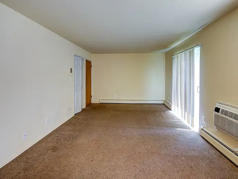 Fairfield Arms Apartments — Photo 12