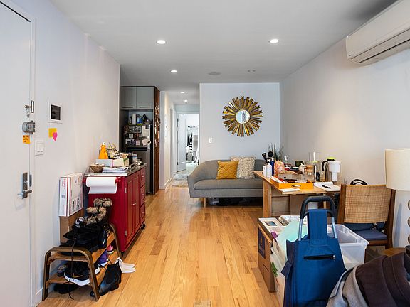 3rd image of 132 Jefferson Ave #2A