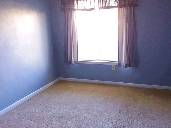 5th image of 801 Claytor Sq