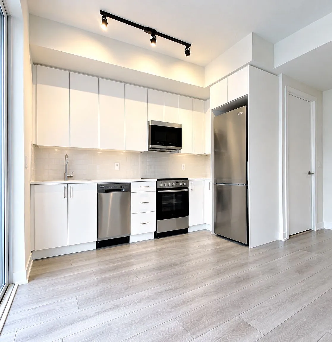 15 Ellerslie Ave — Photo 2