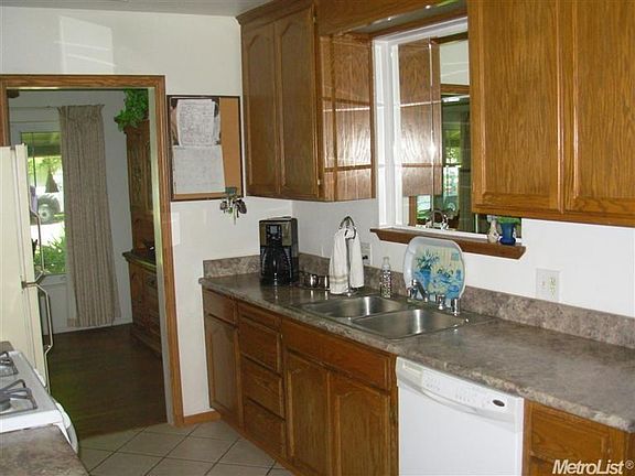 2nd image of 3920 Rosemary Cir