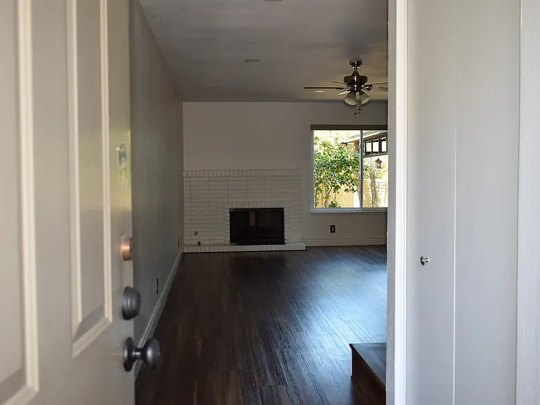 2923 Wilson Cmn — Photo 5