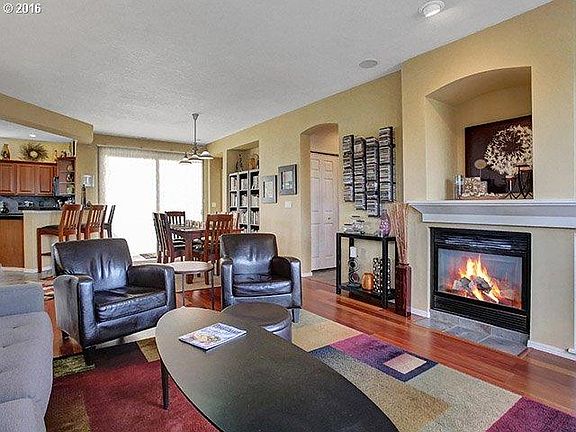 3rd image of 1732 NE Ashberry Dr