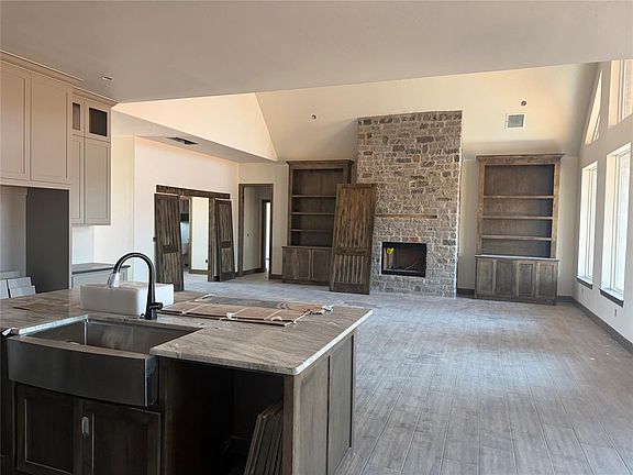 3rd image of 929 Dorsi Cir
