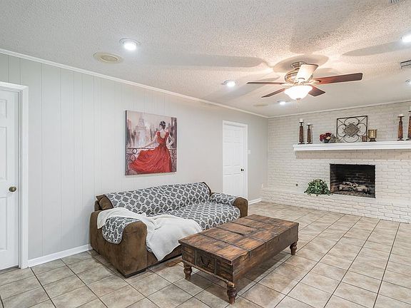 4th image of 824 Willowcreek Dr