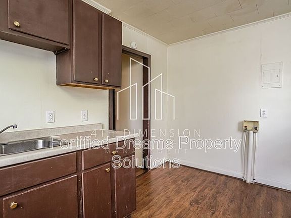 3rd image of 225 N Jackson Ave Unit A