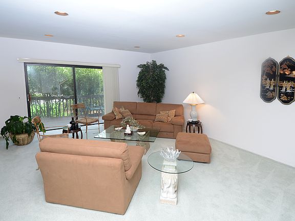 5th image of 300 Birch Ln #300