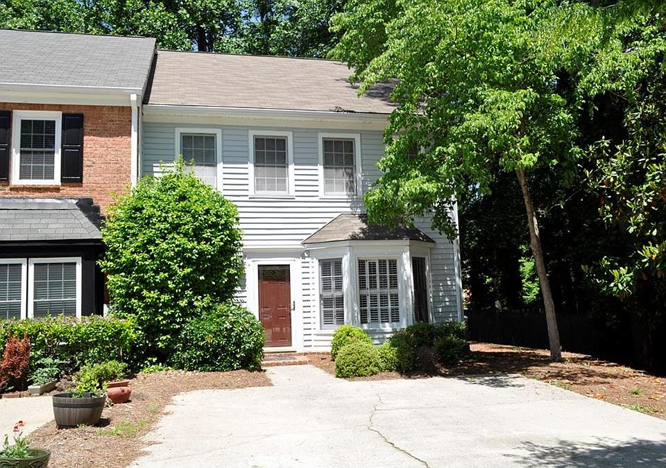 1st image of 599 Saint James Walk SE