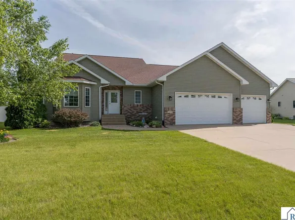 1007 Crystal Lake Dr, Lake Crystal, MN 56055