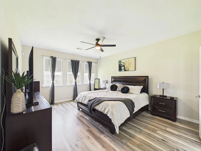9426 Russeff Field Ln — Photo 21