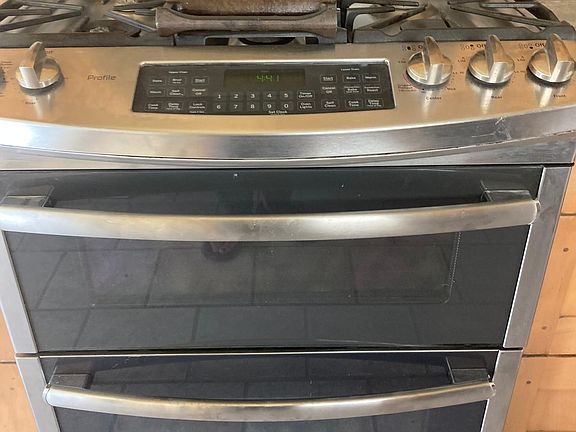 All gas, double oven stove with grill.