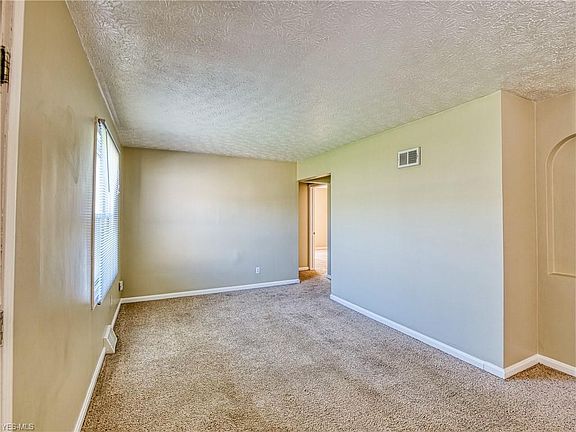 2nd image of 27113 Lynn Dr