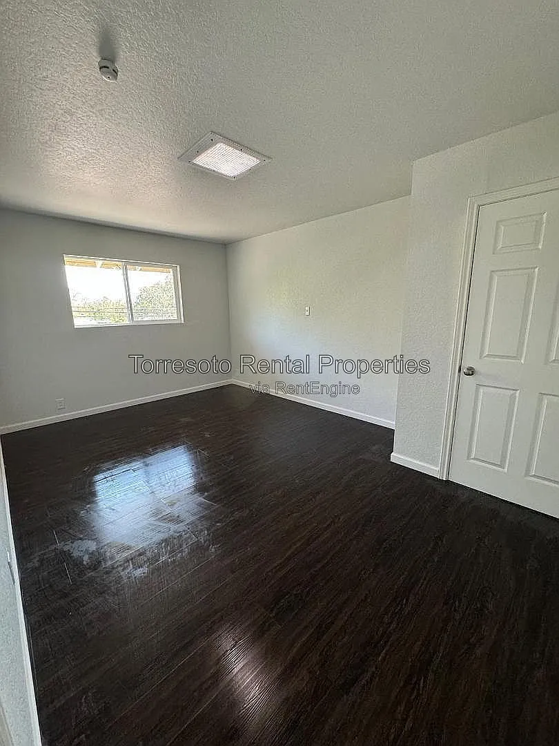 3 bed, 1.0 bath, $1,250 — Photo 2