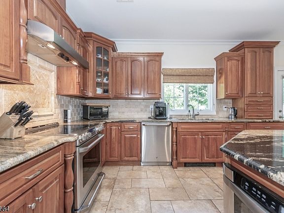 3rd image of 89 Clinton Ave