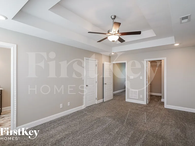 1086 Whitney Dr — Photo 11