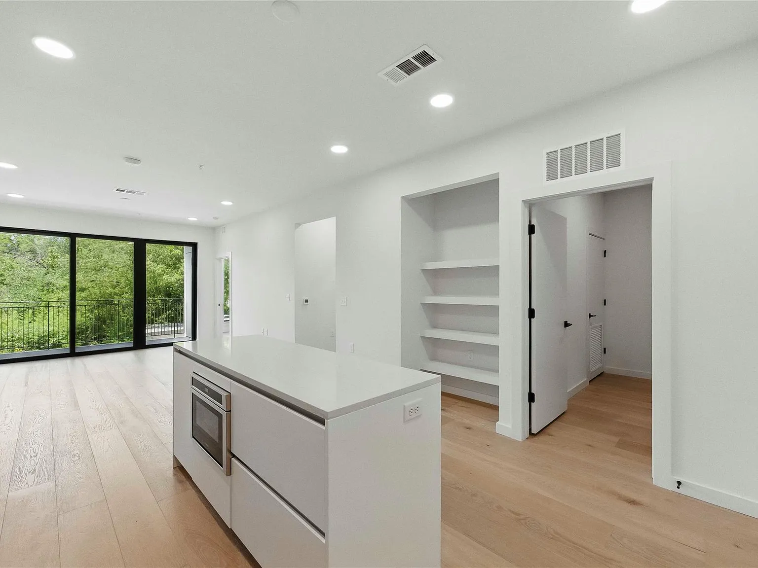 1 bed, 1.0 bath, 819 sqft, $2,895 — Photo 4