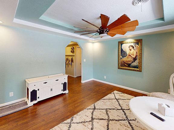 3rd image of 202 River Oaks Rd