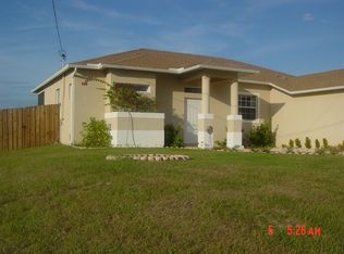 917 Jacaranda Pkwy E, Cape Coral, FL 33909