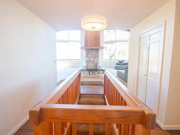 3rd image of 305 Conestoga Cir