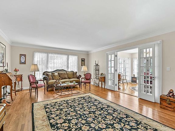 5th image of 115 Park STREET