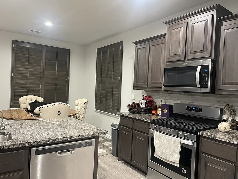 609 Viva Max Dr — Photo 7
