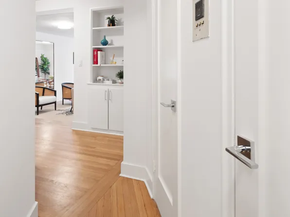 425 Central Park West image 8 of 8