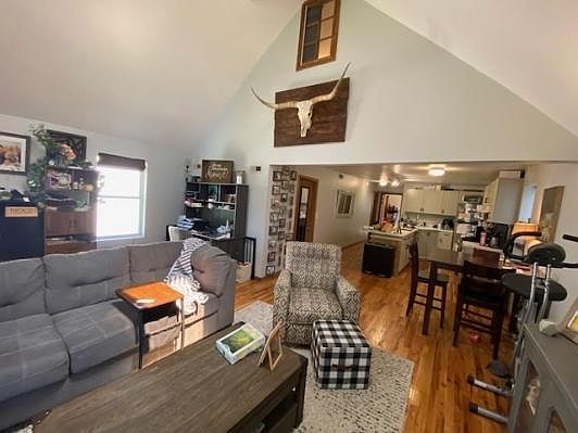 2nd image of 1713 N Hermitage Ave APT 1F