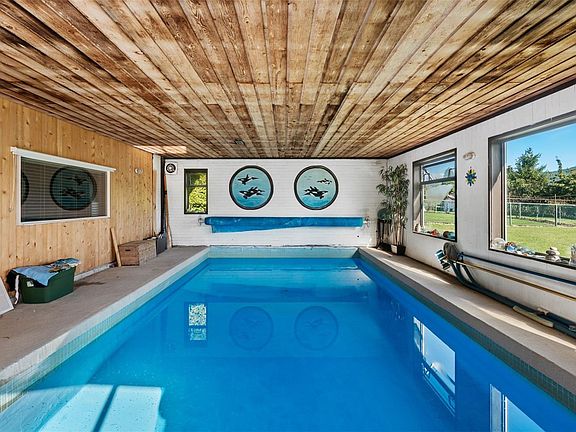 4th image of 6621 Lakes Rd