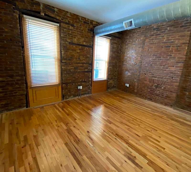 1st image of 297 Bond St #2