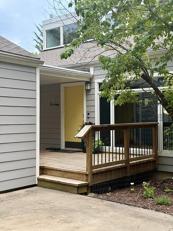 4 bed, 2.0 bath, 2560 sqft, $2,695 — Photo 1