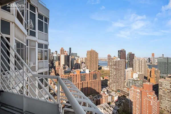 Rented by Sotheby's International Realty | media 26