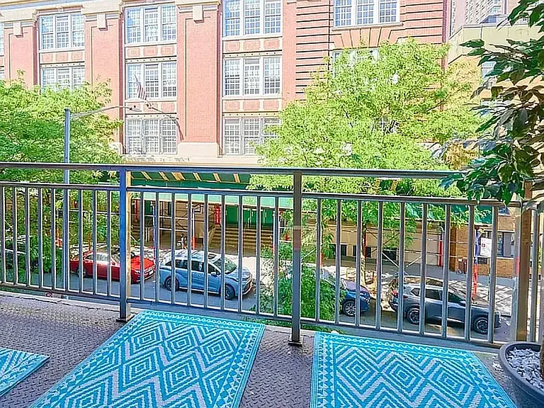 432 E 88th St #503 — Photo 3