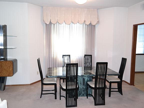 3rd image of 5534 Encino Ave APT 215