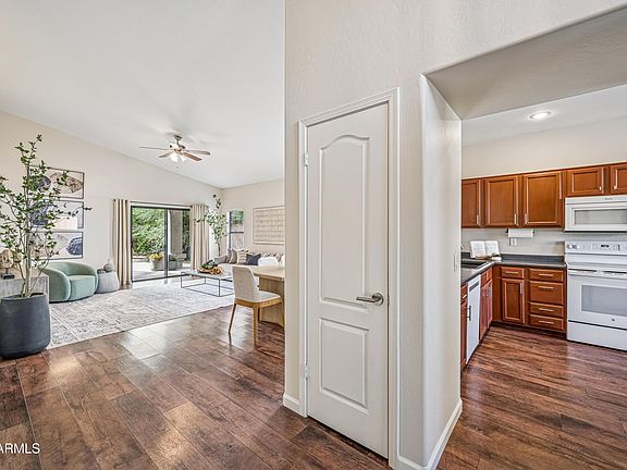 5th image of 2141 W REDWOOD Drive