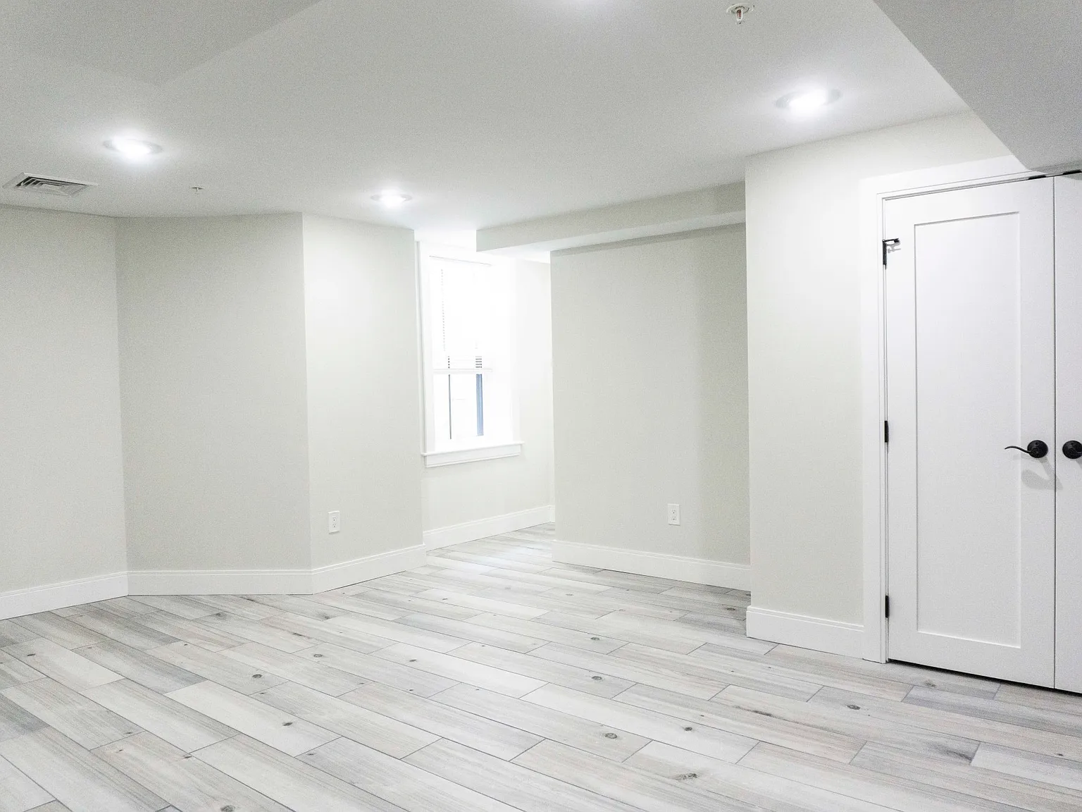 3 bed, 2.5 bath, 1500 sqft, $4,750 — Photo 3