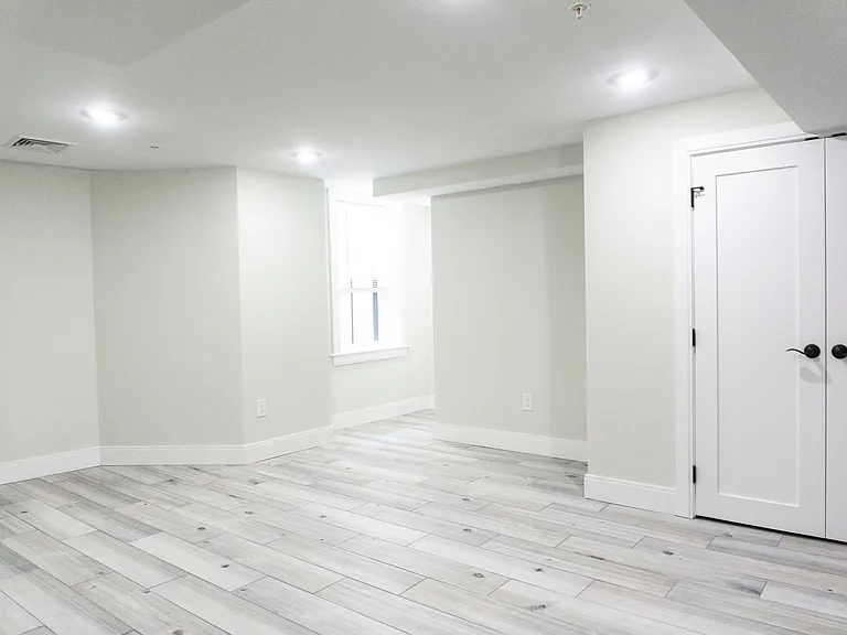 79 Linden St #8 — Photo 4